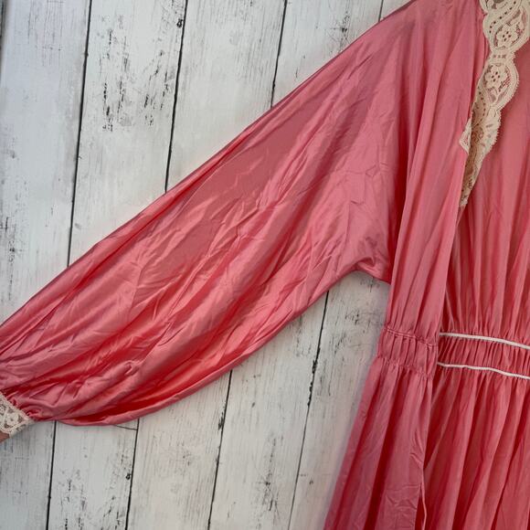 VTG 60’s Miss Elaine Coral Lace Trim Long Robe Nightgown Size Petite USA - Picture 14 of 16